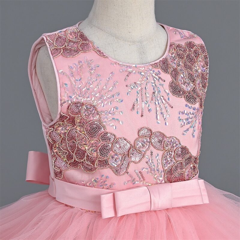 Elegant Pink Dress with Gold Embroidery and Sequins - Image 2