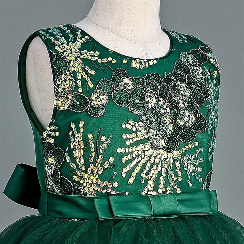 Elegant Green Dress with Gold Embroidery and Sequins - Image 4